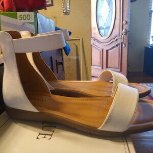 Womens ComfortView White Cushion sandals size 11